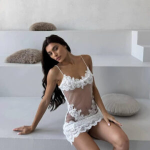 Camisón transparente con Ribete de encaje blanco